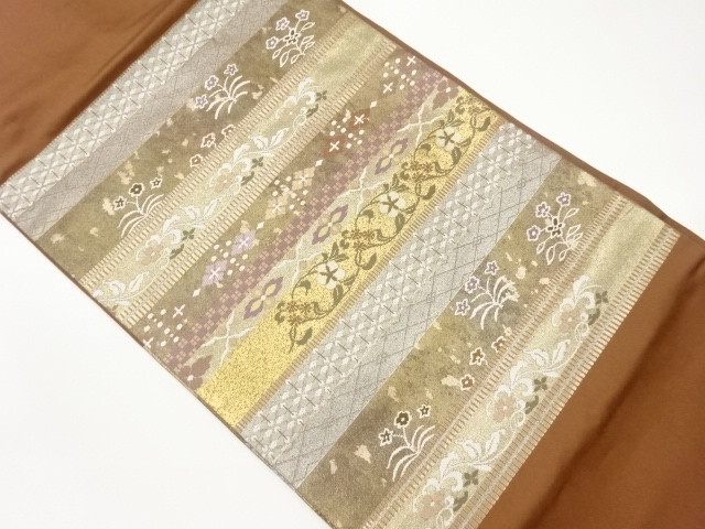 名古屋帯 　作り帯　花唐草　段縞　箔　ベージュ系　ゴールド系 着物・帯 ] - 名古屋帯 引箔変わり横段に花唐草模様織出し名古屋帯